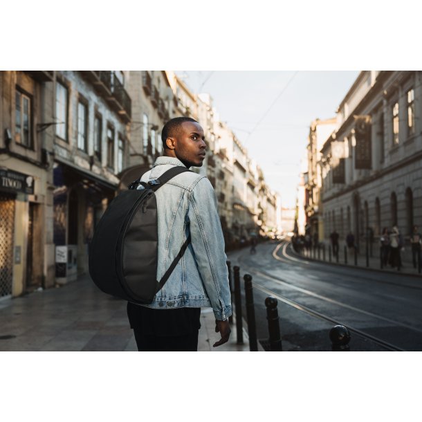 The Vinge 15L Black Out