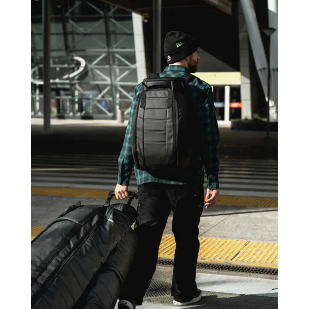 Hugger Backpack 25L Black Out