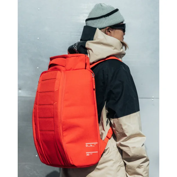 Hugger Backpack 30L Black Out