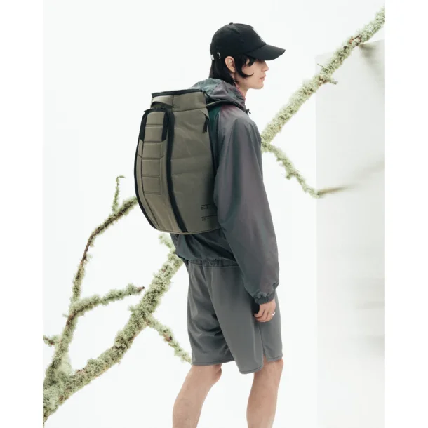 Hugger Backpack 25L Green